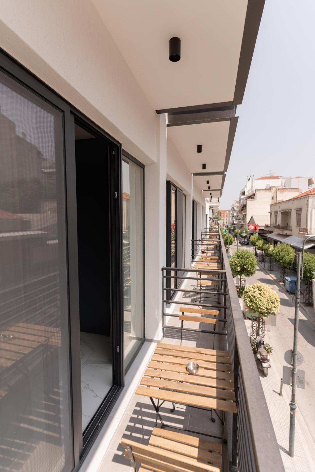 Δ17 Suites & Apartments Лариса Екстериор снимка